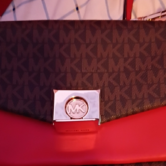 Michael Kors Brown MK Logo Shoulder Bag with Red Front Pocket and Wallet - Picture 11 of 12